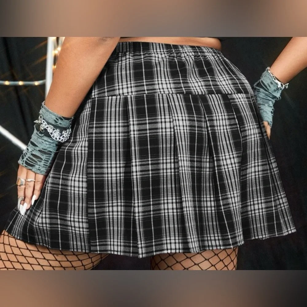 NEW 2 XL ROMWE PUNK Plus Tartan Buckled Detail Pleated Skirt - Picture 2 of 8